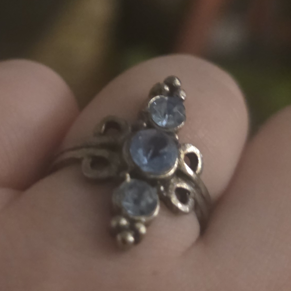 Stylish Silver Ring with Blue Accents